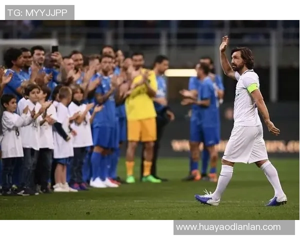 足球明星挥手告别绿茵场精彩瞬间 新老交替开启职业生涯新篇章